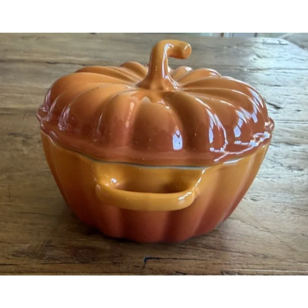 Le Creuset Stoneware Figural Pumpkin Mini Cocotte 12 oz 350 ml Persimmon NEW